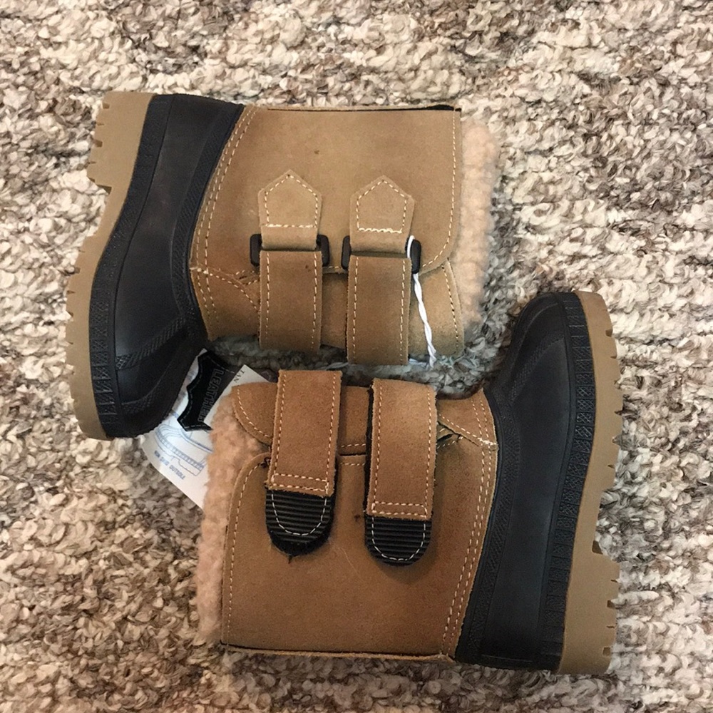 Snow boots